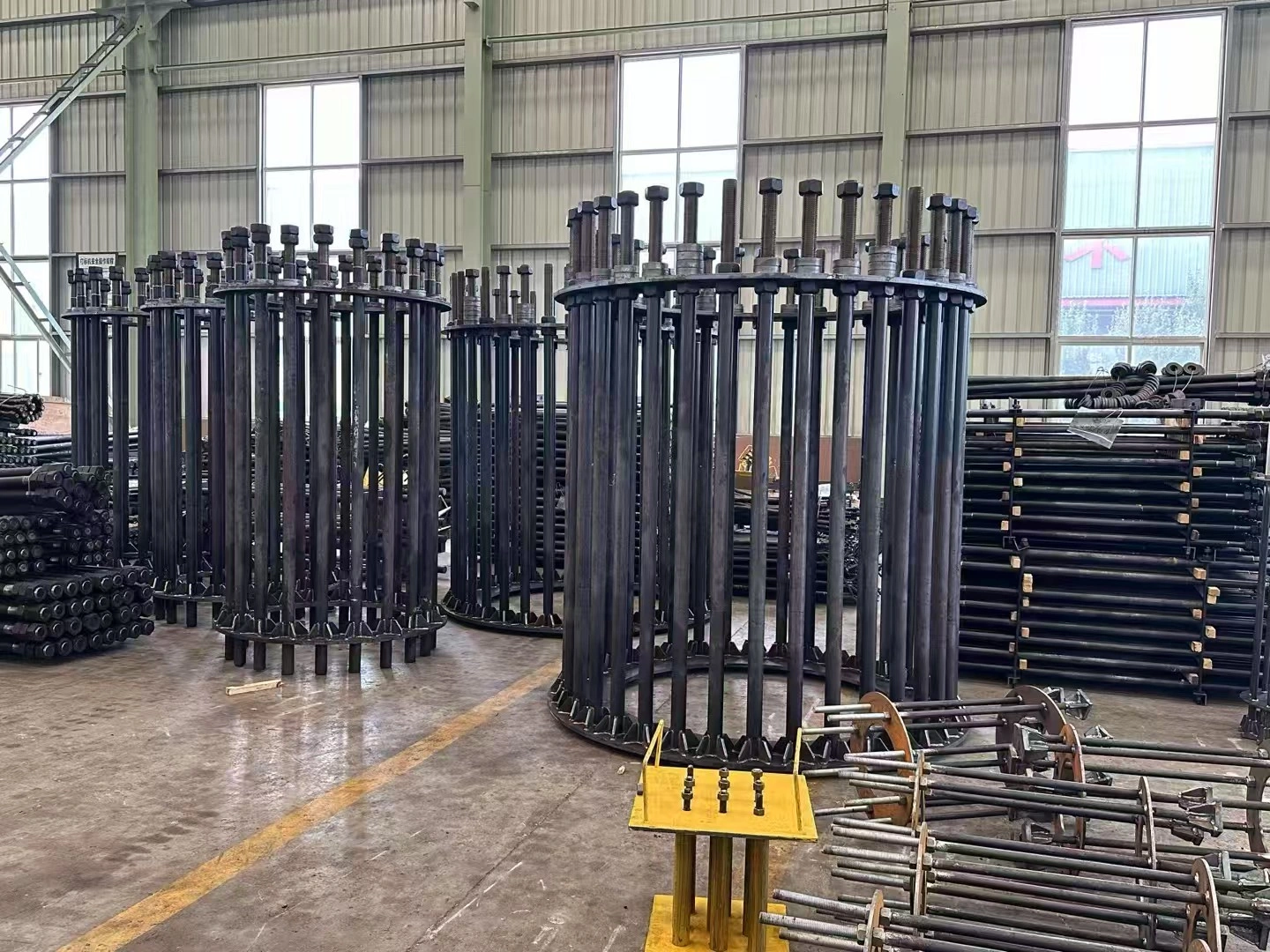 Construction hardware fasteners for reliable anchoring and project assembly